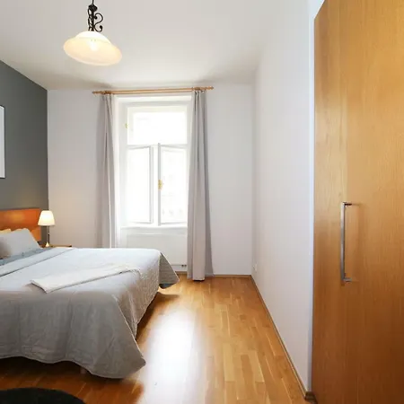 Appartement Vinohrady Sazavska Praag